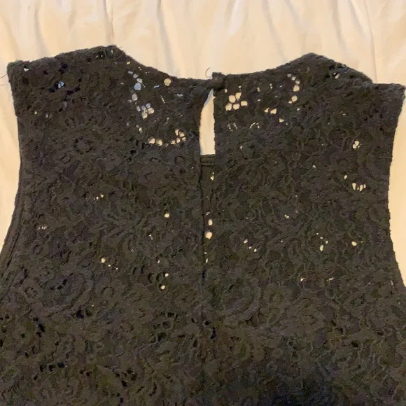 Lace Overlay Tank Top - Picture 2 of 4